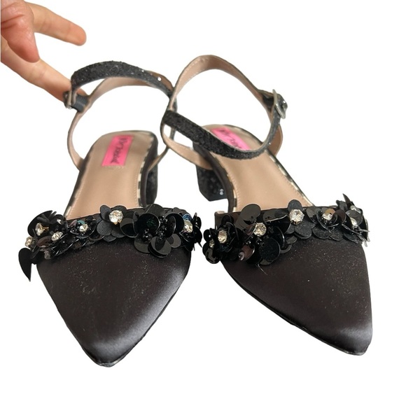 Betsey Johnson Ettah Black Low Heel - Picture 4 of 8